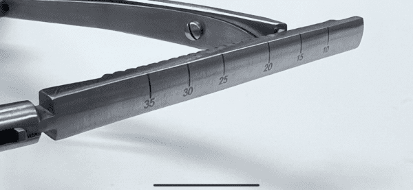 A FEMORAL-TIBIAL SPREADER with a ruler in the middle.