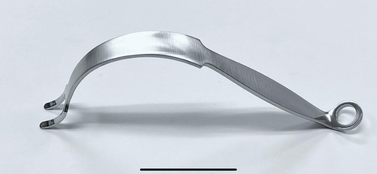 An image of a COLATERAL LIGAMENT RETRACTOR with a handle on it.
