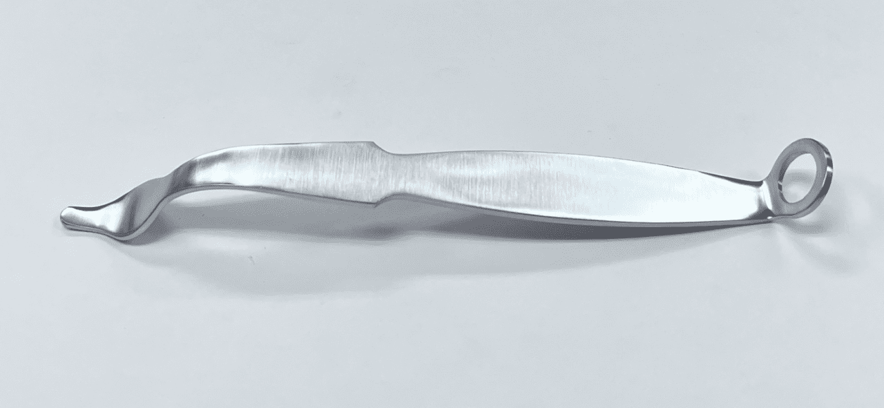 An image of a SUPERIOR CAPSULE RETRACTOR on a white surface.