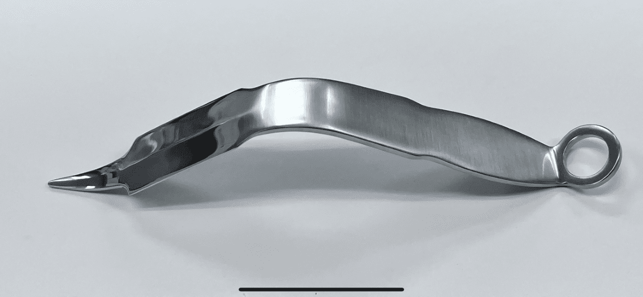 A KNEE RETRACTOR, UTILITY, ROOSE TYPE with a hook on it.