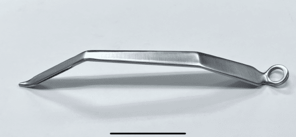 A Hohmann retractor, single prong long, double bent with a hook on it.