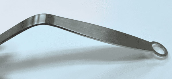A POSTERIOR-INFERIOR RETRACTOR with a handle on it.