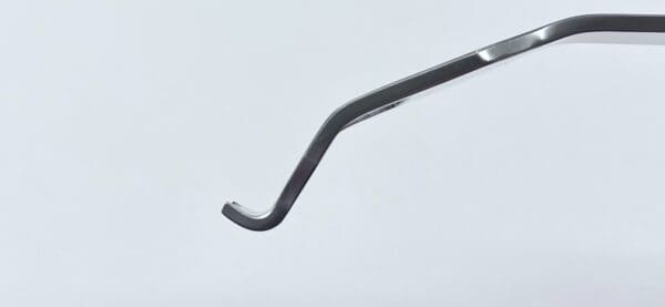 A black and white picture of a POSTERIOR GLENOID RETRACTOR handlebar.