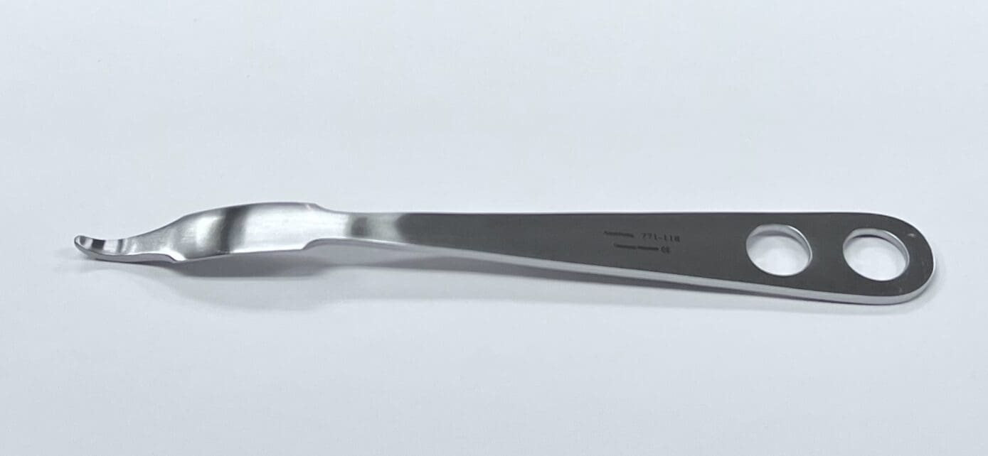 A silver HOHMANN RETRACTOR, 18MM, STANDARD with a handle.