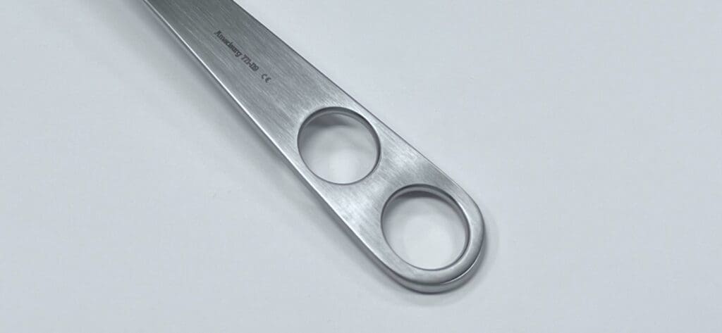 HOHMANN RETRACTOR, 18MM, STANDARD, LONG TIP - American Surgical