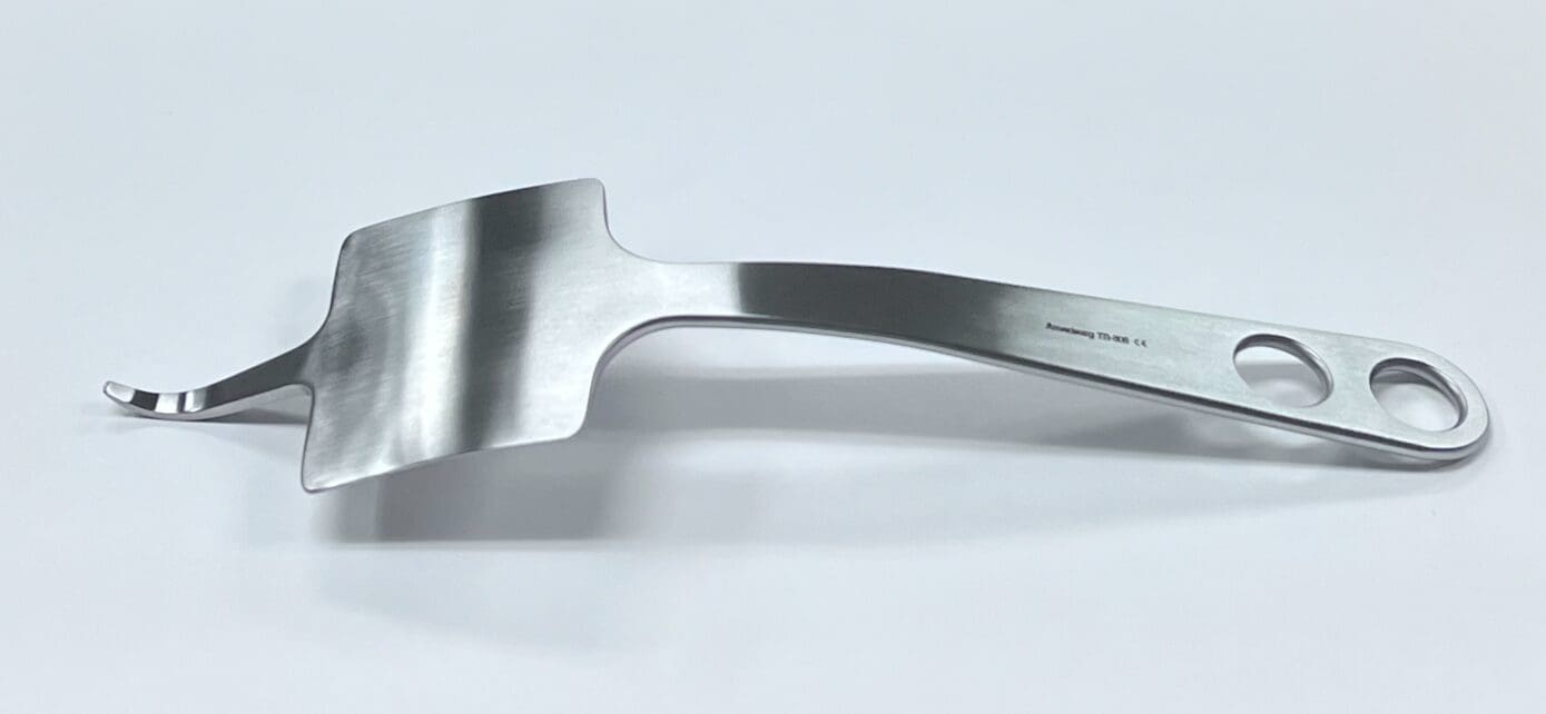A Hohmann retractor, 70mm, standard on a white background.