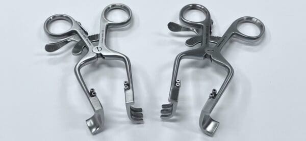 Two pairs of WILLIAMS DISTAL RADIUS FRACTURE RETRACTOR on a white surface.
