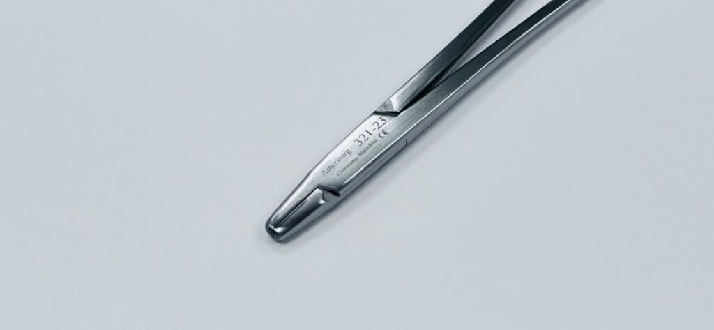 TC WIRE TWISTER AND STERNAL NEEDLE HOLDER - American Surgical ...