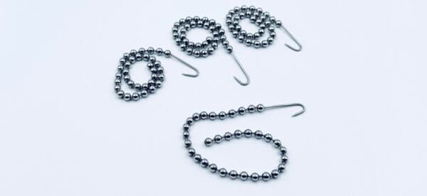 TUPPERS HAND TABLE, BALL CHAINS WITH HOOKS, 21CM