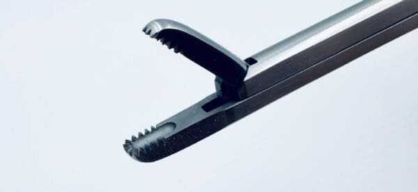 SHARK TOOTH GRASPER, 9" - Image 4